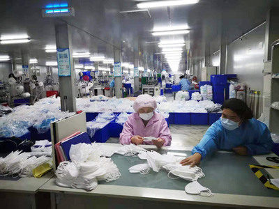 白衣战士的守护眼罩 40万件抗疫物资星夜兼程的背后